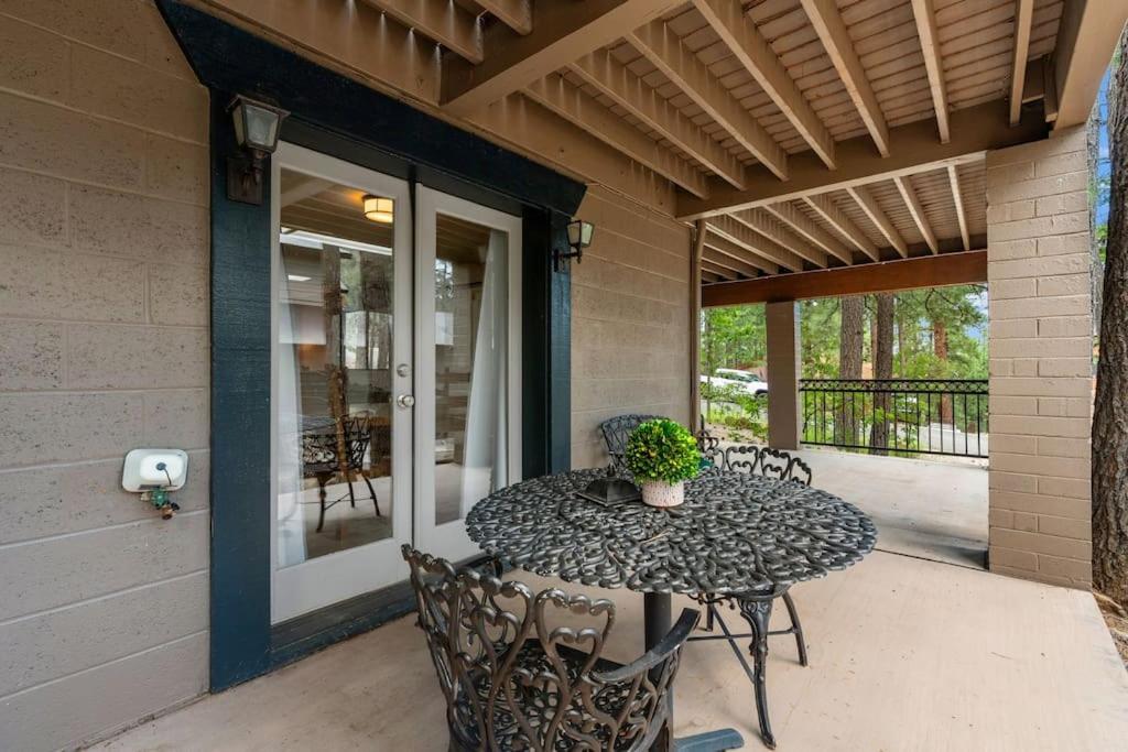 Luxury Cabin Oasis Getaway Heart Of Munds Park Eksteriør billede