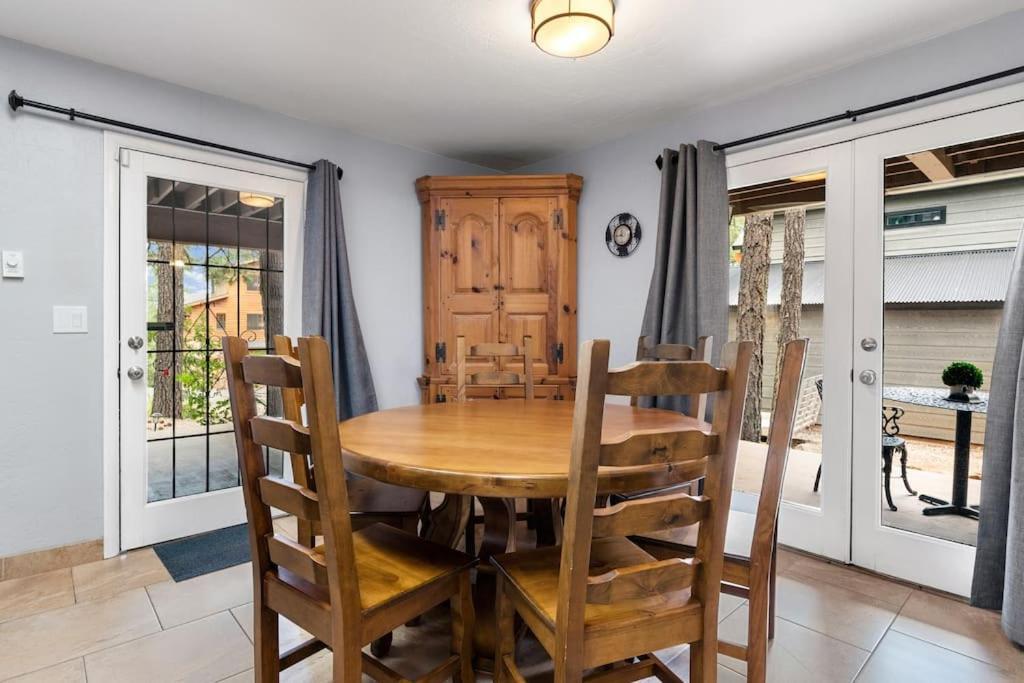 Luxury Cabin Oasis Getaway Heart Of Munds Park Eksteriør billede